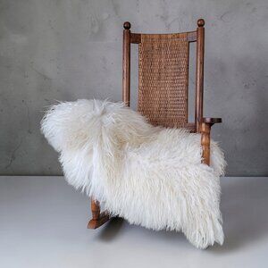 Icelandic Sheepskin - Natural Curly Fiber 46" x 30"
